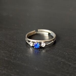 Dazzling Silver Ring with Blue Gemstone